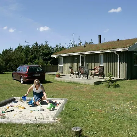 Three-bedroom Holiday In Pandrup 4 *